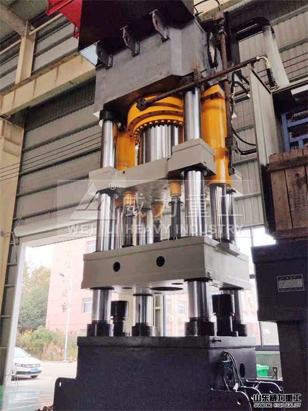 热压铁粉哑铃配重块成型1200吨油压机